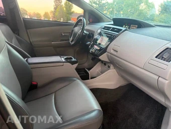 2016 Toyota Prius v Four - miniatura 6