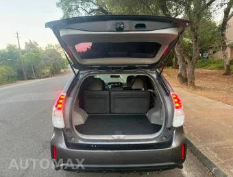 2016 Toyota Prius v Four - miniatura 9