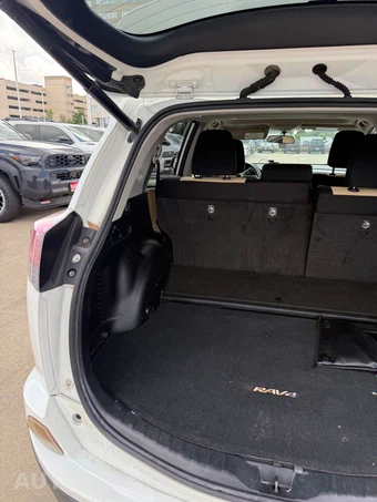 2016 Toyota RAV4 Hybrid XLE - miniatura 11