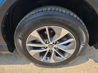 2016 Toyota RAV4 Hybrid XLE - miniatura 9