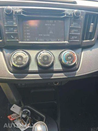 2016 Toyota RAV4 LE - miniatura 10