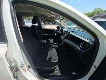 2016 Toyota RAV4 LE - miniatura 18