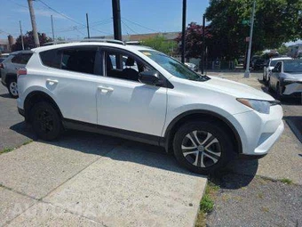 2016 Toyota RAV4 LE - miniatura 4