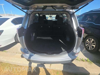 2016 Toyota RAV4 LE – miniatura 14