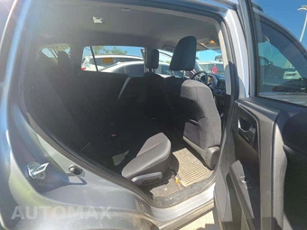 2016 Toyota RAV4 LE – miniatura 16