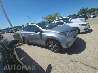 2016 Toyota RAV4 LE – miniatura 4