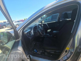 2016 Toyota RAV4 LE – miniatura 6