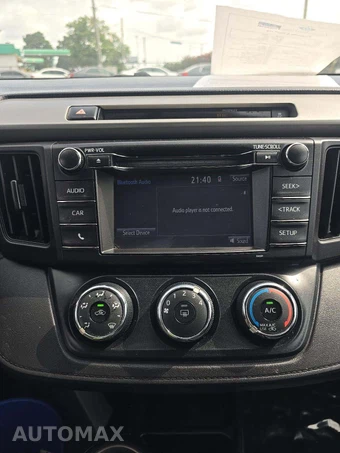 2016 Toyota RAV4 LE – miniatura 10