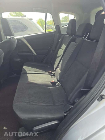 2016 Toyota RAV4 LE – miniatura 13