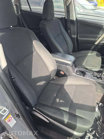 2016 Toyota RAV4 LE – miniatura 18