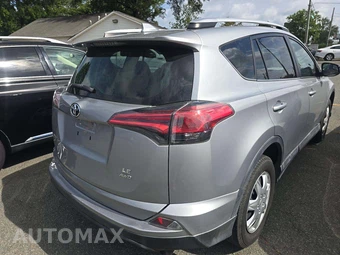 2016 Toyota RAV4 LE – miniatura 3