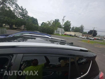 2016 Toyota RAV4 LE – miniatura 12