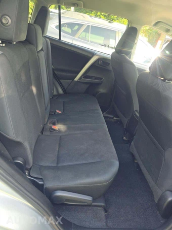 2016 Toyota RAV4 LE – miniatura 16