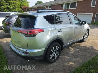 2016 Toyota RAV4 LE – miniatura 3