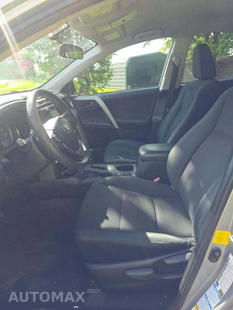 2016 Toyota RAV4 LE – miniatura 6
