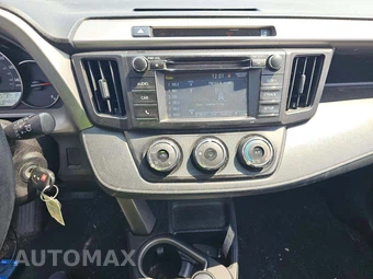 2016 Toyota RAV4 LE - miniatura 10