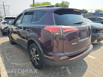 2016 Toyota RAV4 LE - miniatura 2