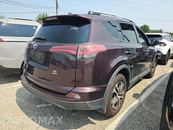 2016 Toyota RAV4 LE - miniatura 3