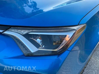 2016 Toyota RAV4 LE - miniatura 13