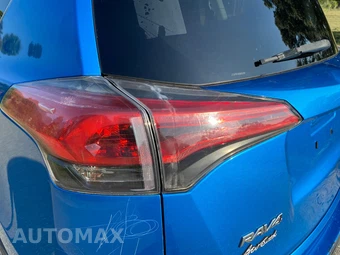 2016 Toyota RAV4 LE - miniatura 16