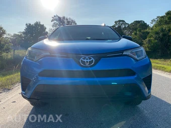 2016 Toyota RAV4 LE - miniatura 3