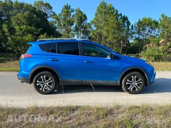 2016 Toyota RAV4 LE - miniatura 5