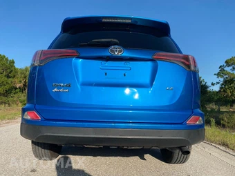 2016 Toyota RAV4 LE - miniatura 8