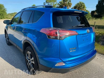 2016 Toyota RAV4 LE - miniatura 9