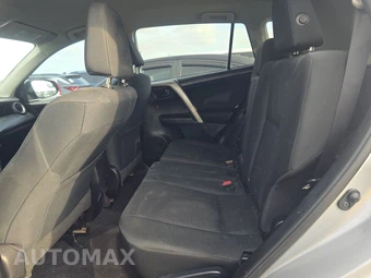 2016 Toyota RAV4 LE – miniatura 13