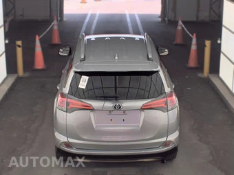 2016 Toyota RAV4 LE – miniatura 5