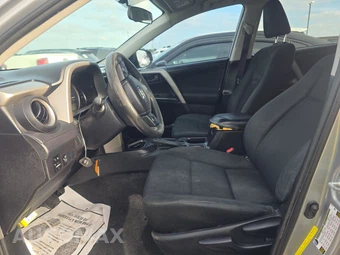 2016 Toyota RAV4 LE – miniatura 7