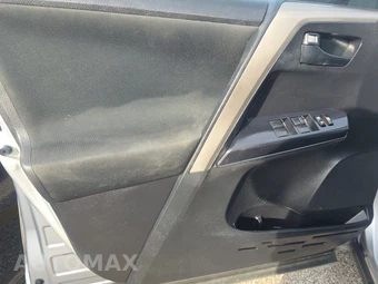 2016 Toyota RAV4 LE – miniatura 9