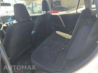2016 Toyota RAV4 LE – miniatura 13