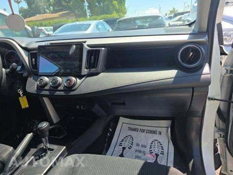 2016 Toyota RAV4 LE – miniatura 19