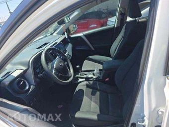 2016 Toyota RAV4 LE – miniatura 6
