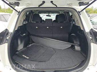 2016 Toyota RAV4 LE – miniatura 17
