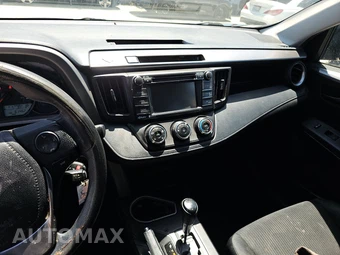 2016 Toyota RAV4 LE – miniatura 11