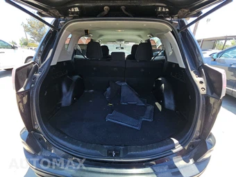 2016 Toyota RAV4 LE – miniatura 16