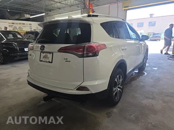 2016 Toyota RAV4 LE – miniatura 4
