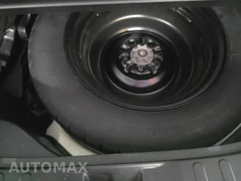 2016 Toyota RAV4 LE – miniatura 7