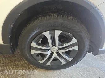 2016 Toyota RAV4 LE – miniatura 9