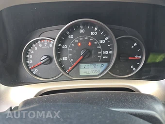 2016 Toyota RAV4 LE – miniatura 12