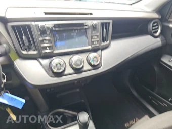 2016 Toyota RAV4 LE - miniatura 11