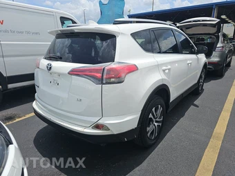 2016 Toyota RAV4 LE - miniatura 4