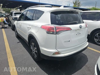 2016 Toyota RAV4 LE - miniatura 6