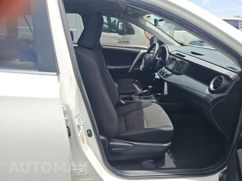 2016 Toyota RAV4 LE - miniatura 8