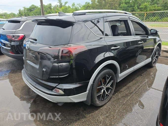 2016 Toyota RAV4 SE – miniatura 3