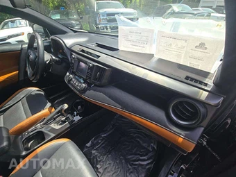 2016 Toyota RAV4 SE – miniatura 16