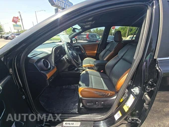 2016 Toyota RAV4 SE – miniatura 3