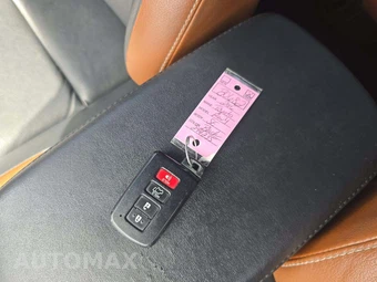2016 Toyota RAV4 SE – miniatura 5
